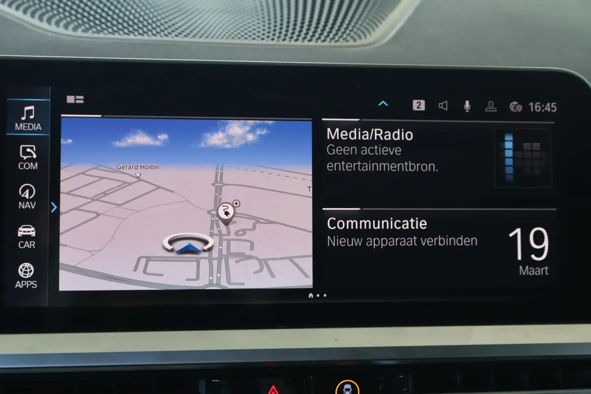 330e | M Sport Plus | Individual Nachtblau metallic | Glazen Panoramadak | Trekhaak Elektrisch | Carbon | Head-Up Display | Stoelverwarming | Leder | Camera | 19" M Dubbelspaak | PS |