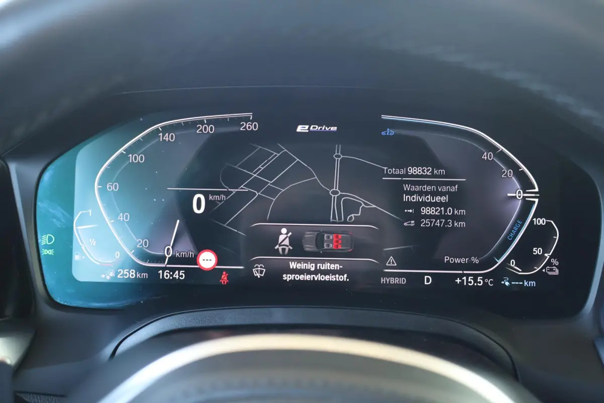 330e | M Sport Plus | Individual Nachtblau metallic | Glazen Panoramadak | Trekhaak Elektrisch | Carbon | Head-Up Display | Stoelverwarming | Leder | Camera | 19" M Dubbelspaak | PS |