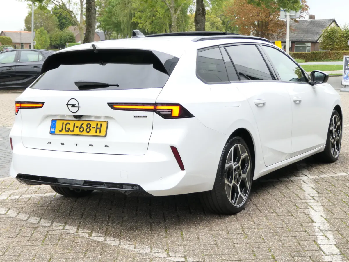 ST 1.6 Turbo 180pk Plug In Hybrid Ultimate | Panoramadak | Trekhaak | 18'' LMV