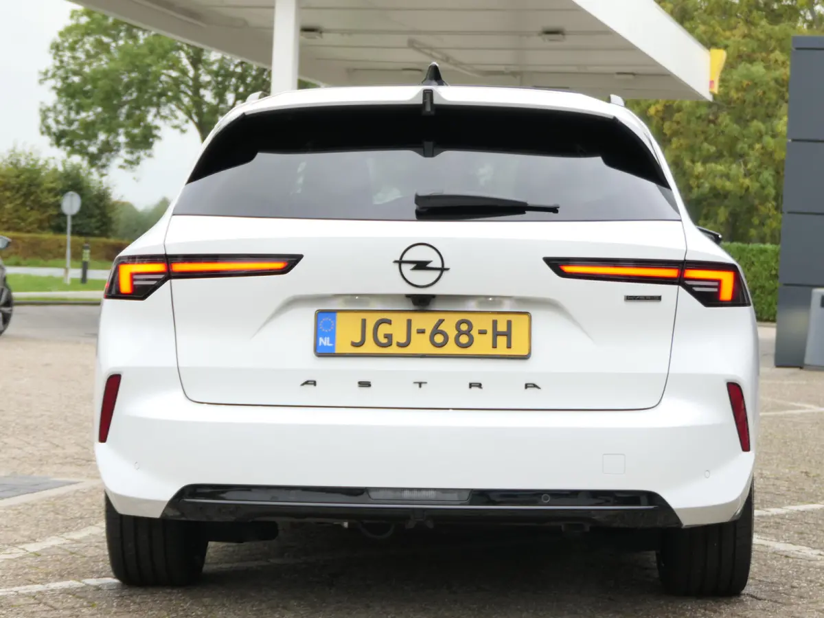 ST 1.6 Turbo 180pk Plug In Hybrid Ultimate | Panoramadak | Trekhaak | 18'' LMV