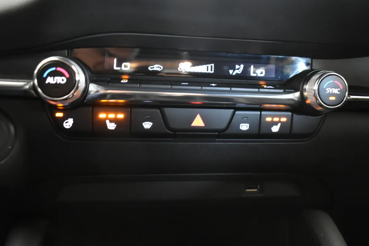 2.0 e-SkyActiv-X M Hybrid 186pk Camera Head-Up Cruise Dhoek Stoel + Stuur ver