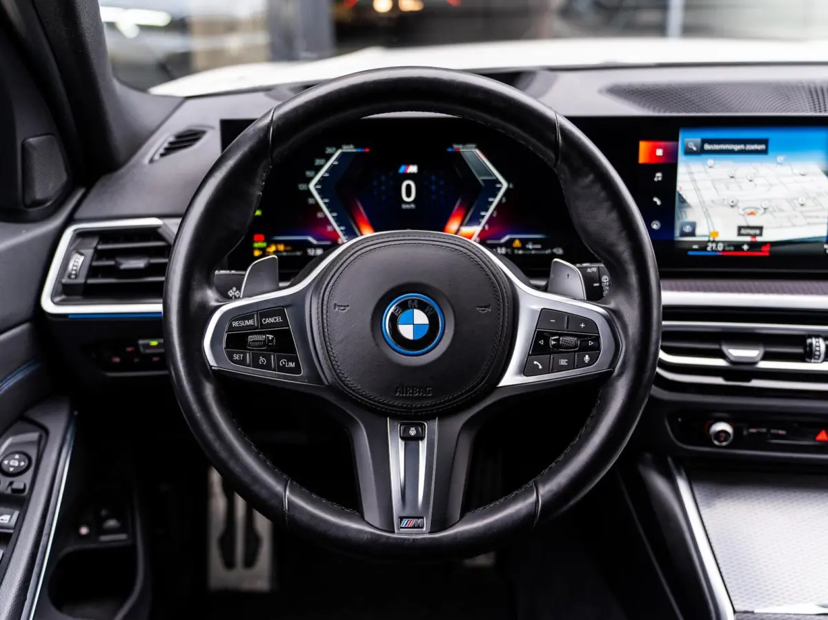 330e xDrive|M-PAKKET|PANO|TREKHAAK|19''