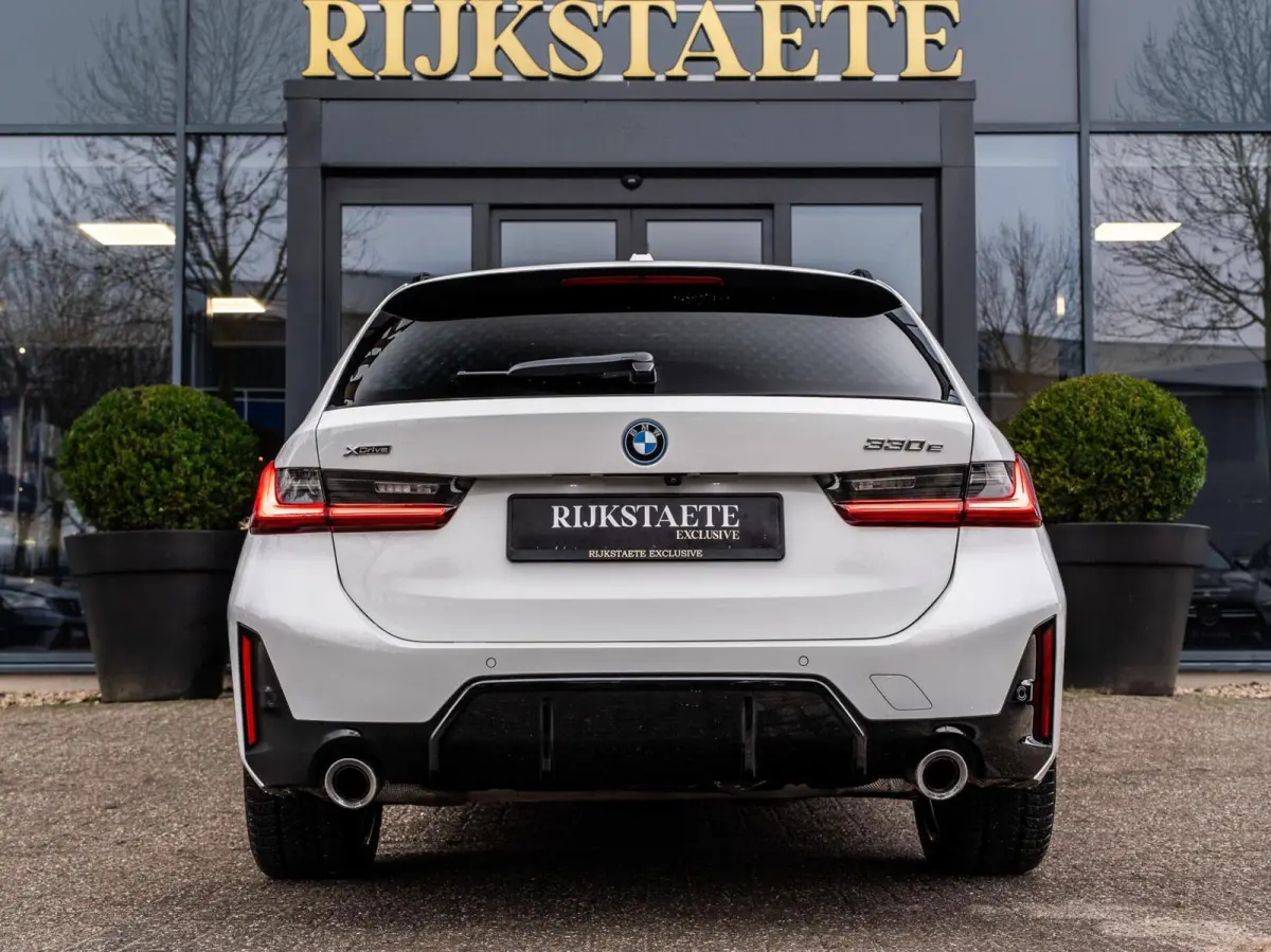 330e xDrive|M-PAKKET|PANO|TREKHAAK|19''