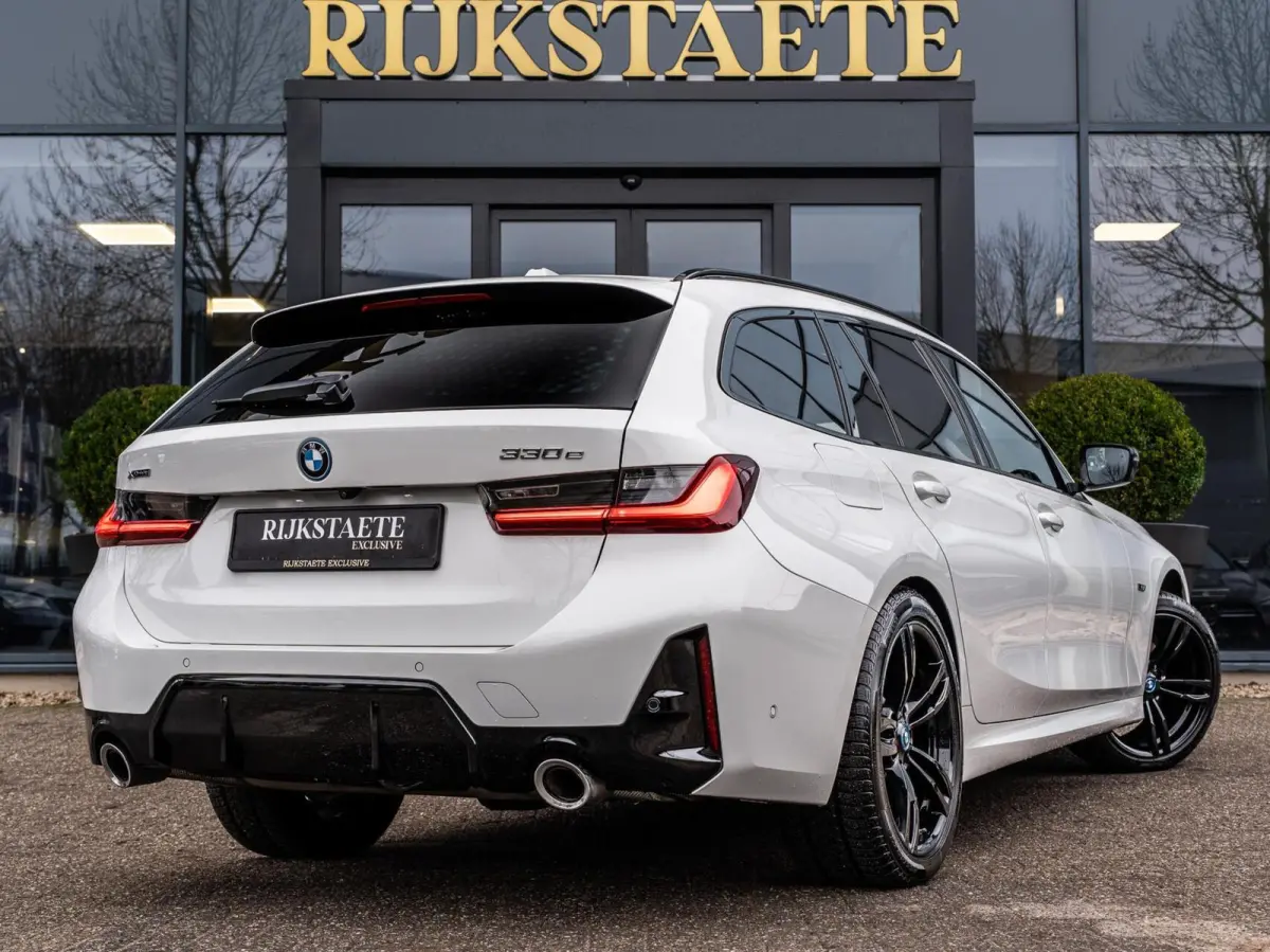 330e xDrive|M-PAKKET|PANO|TREKHAAK|19''