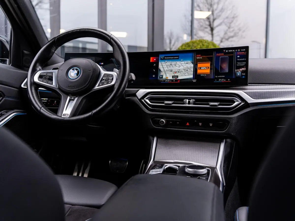 330e xDrive|M-PAKKET|PANO|TREKHAAK|19''