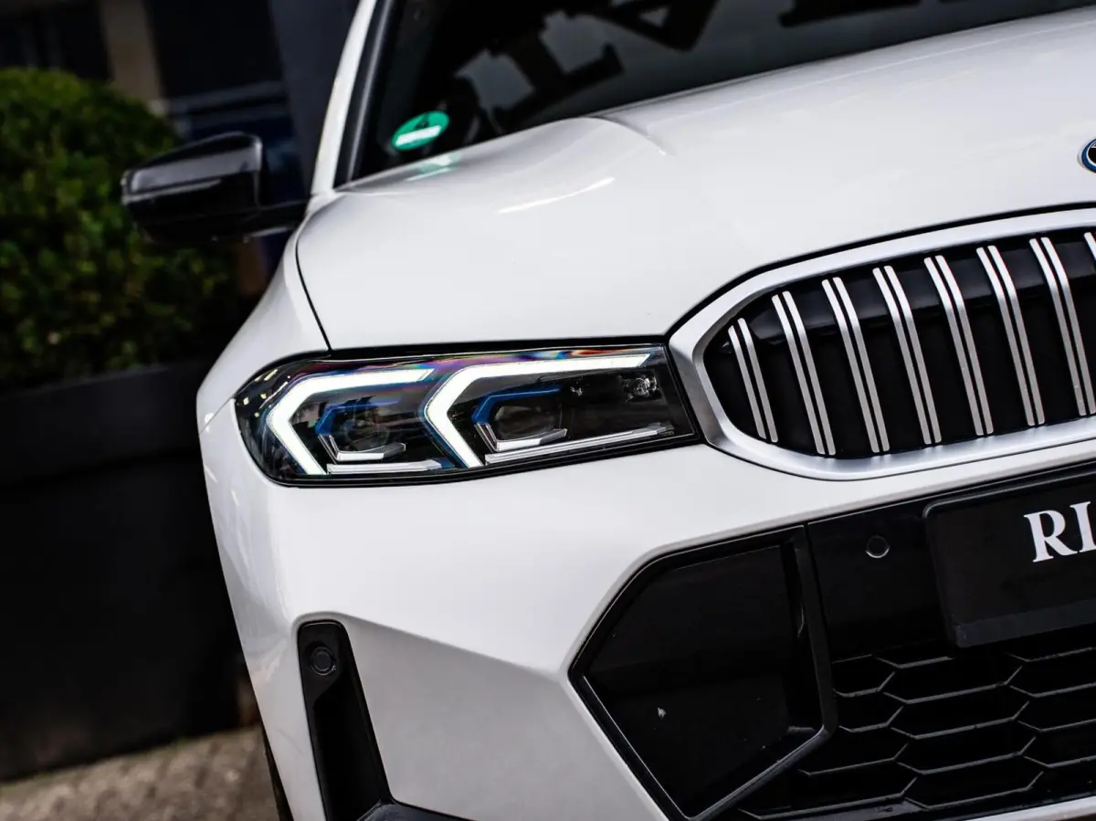 330e xDrive|M-PAKKET|PANO|TREKHAAK|19''