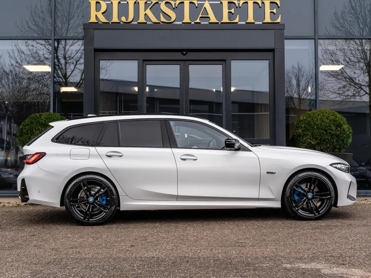 330e xDrive|M-PAKKET|PANO|TREKHAAK|19''