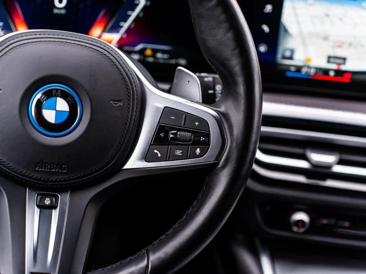 330e xDrive|M-PAKKET|PANO|TREKHAAK|19''