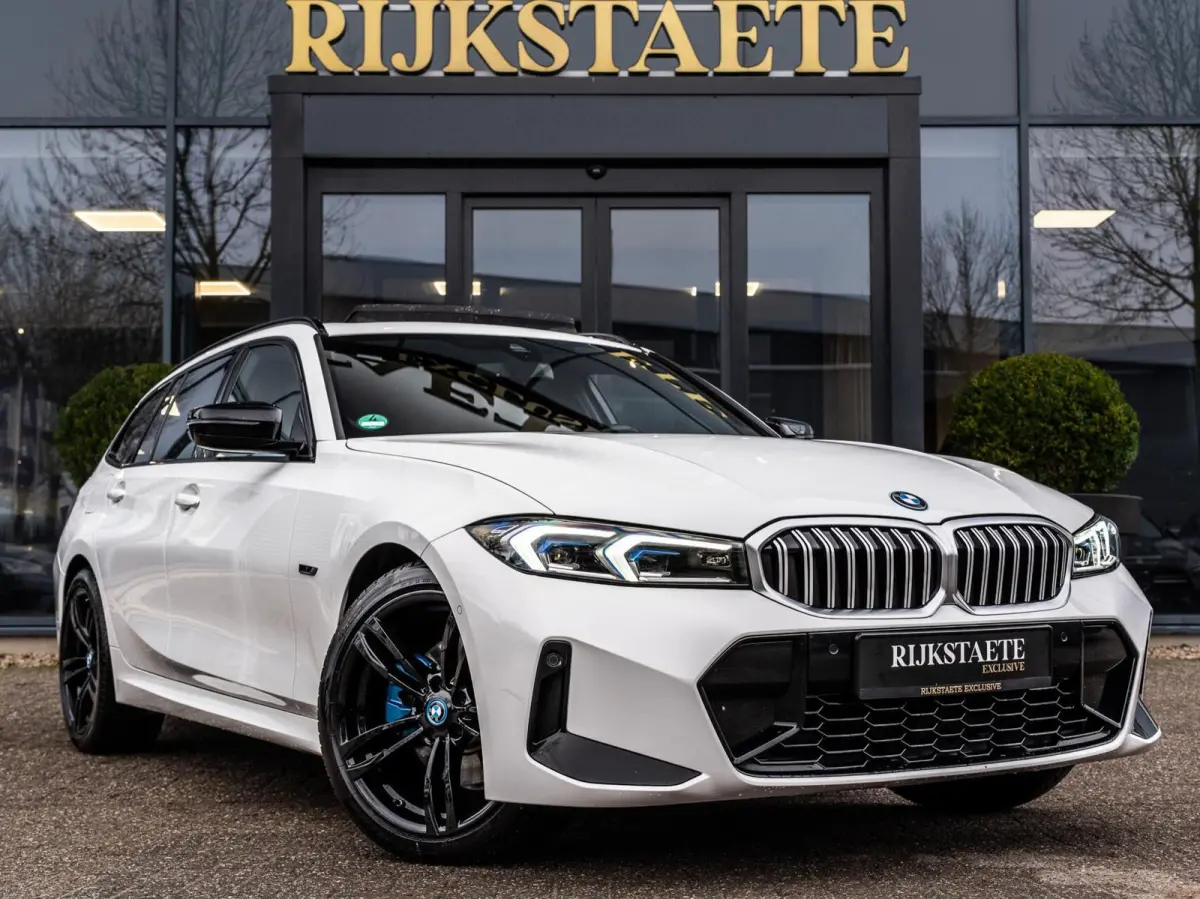 330e xDrive|M-PAKKET|PANO|TREKHAAK|19''