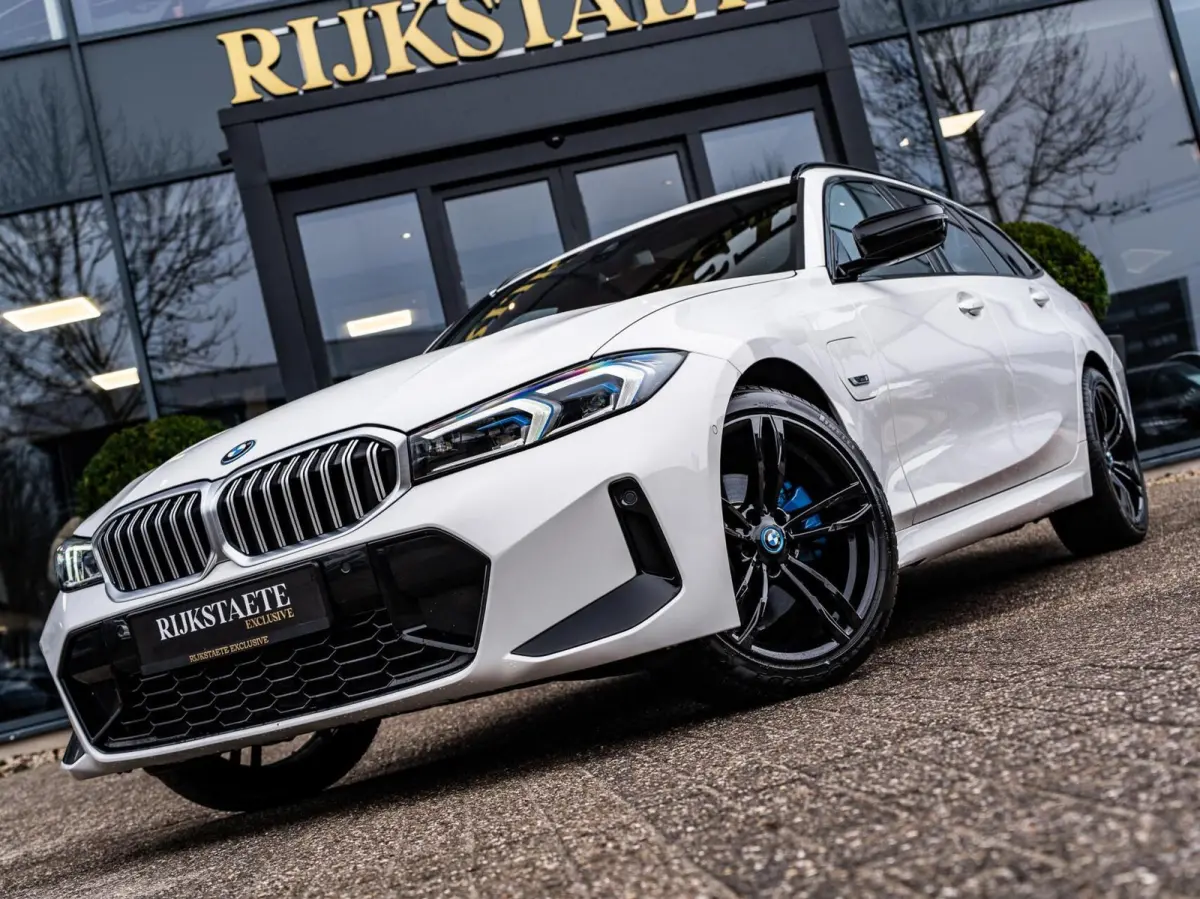 330e xDrive|M-PAKKET|PANO|TREKHAAK|19''