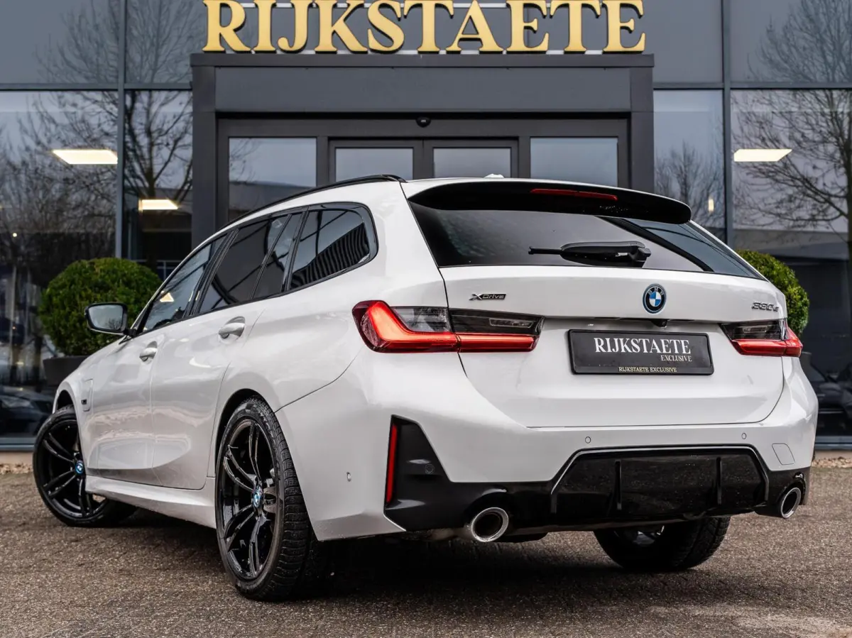 330e xDrive|M-PAKKET|PANO|TREKHAAK|19''