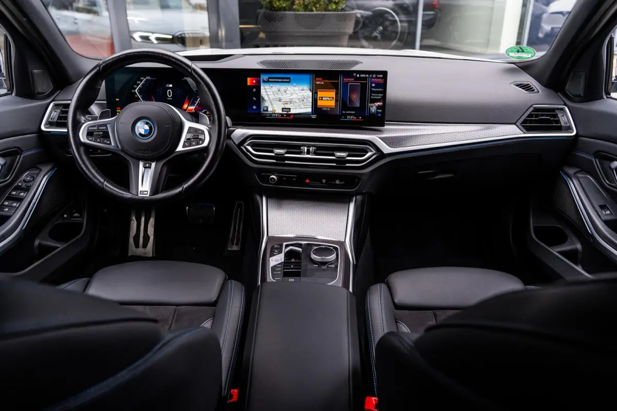 330e xDrive|M-PAKKET|PANO|TREKHAAK|19''