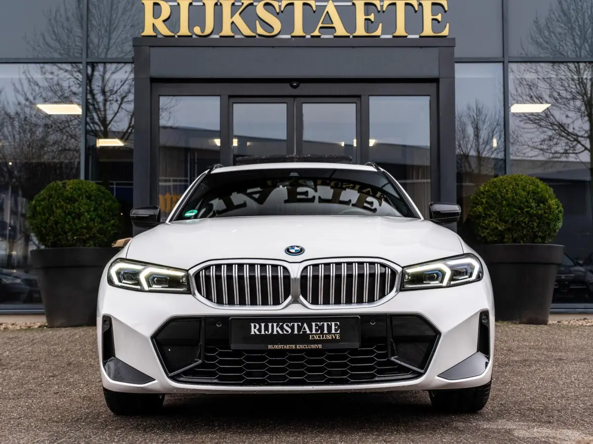 330e xDrive|M-PAKKET|PANO|TREKHAAK|19''
