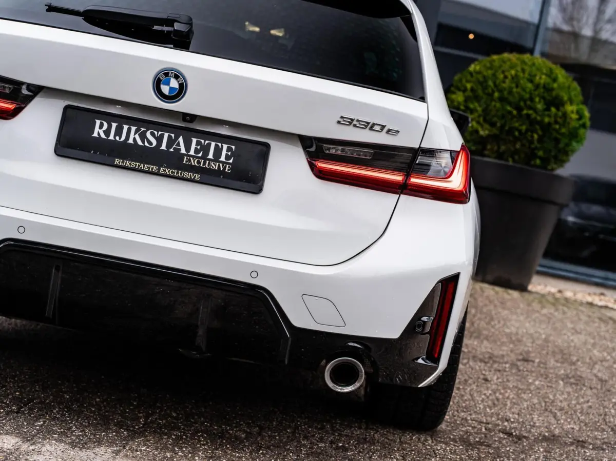 330e xDrive|M-PAKKET|PANO|TREKHAAK|19''