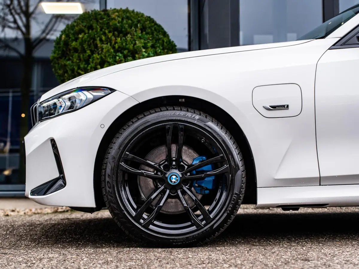 330e xDrive|M-PAKKET|PANO|TREKHAAK|19''