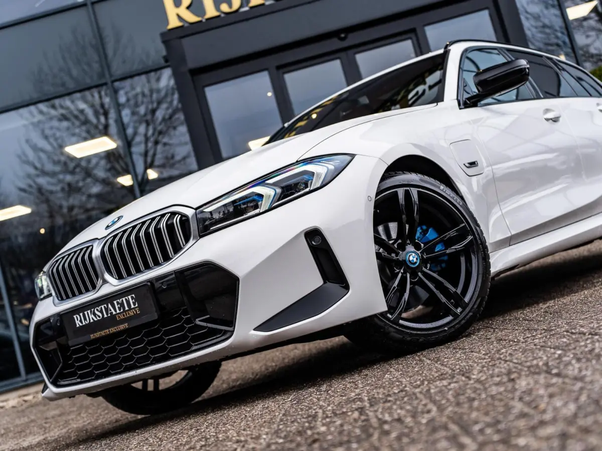 330e xDrive|M-PAKKET|PANO|TREKHAAK|19''