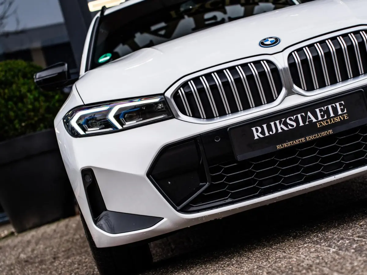 330e xDrive|M-PAKKET|PANO|TREKHAAK|19''