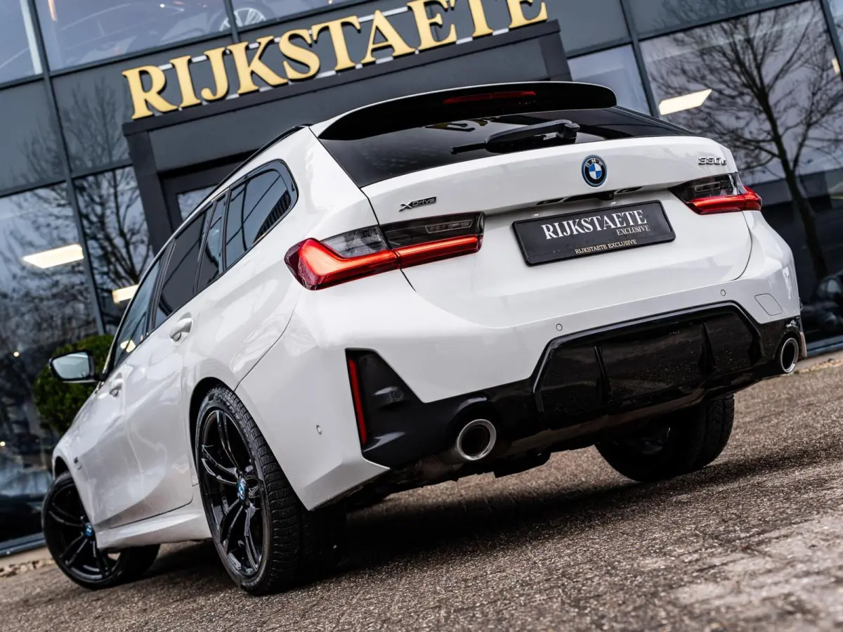 330e xDrive|M-PAKKET|PANO|TREKHAAK|19''