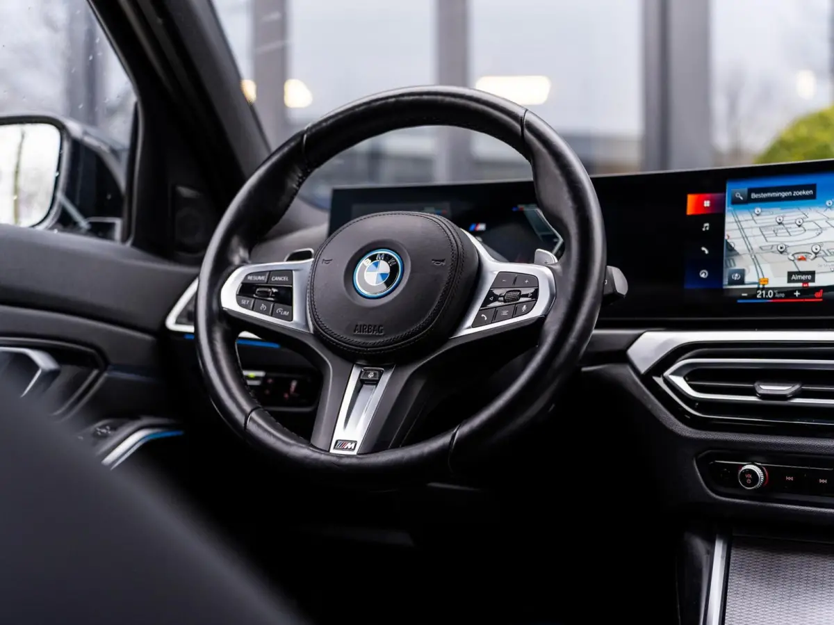 330e xDrive|M-PAKKET|PANO|TREKHAAK|19''