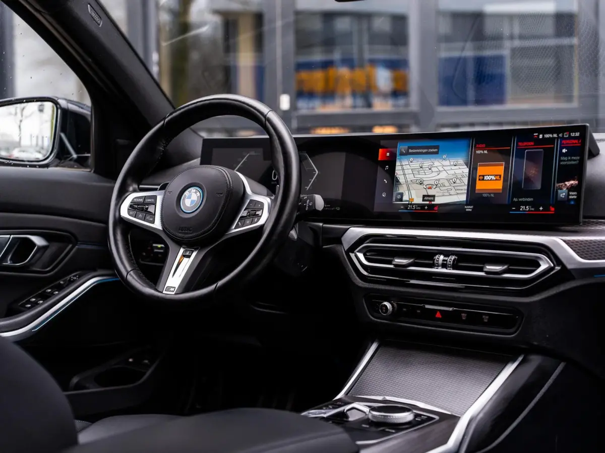 330e xDrive|M-PAKKET|PANO|TREKHAAK|19''