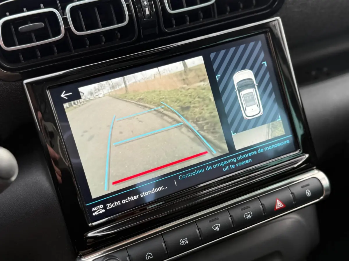 1.2 PureTech Shine 130pk Automaat - Noir Perla Nera - Panorama schuifdak/Carplay