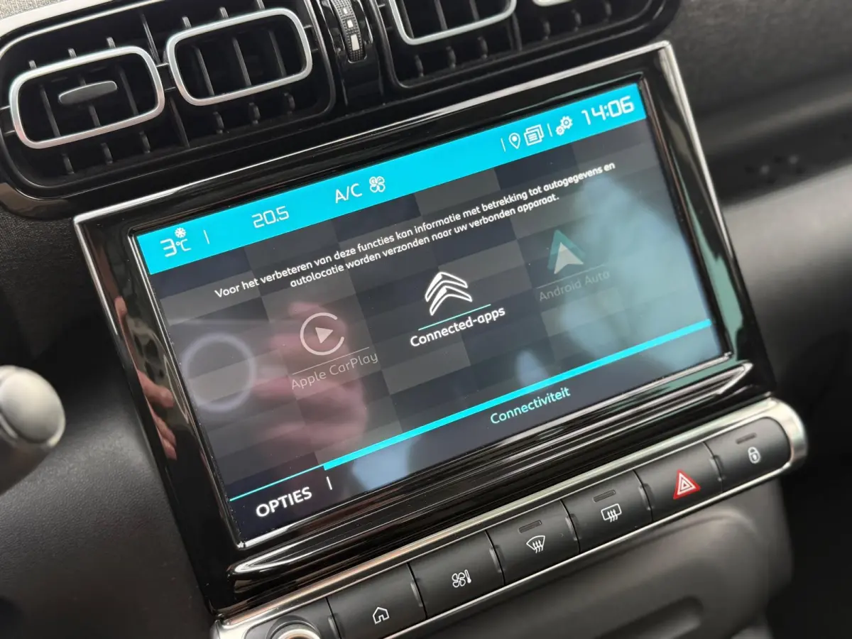 1.2 PureTech Shine 130pk Automaat - Noir Perla Nera - Panorama schuifdak/Carplay
