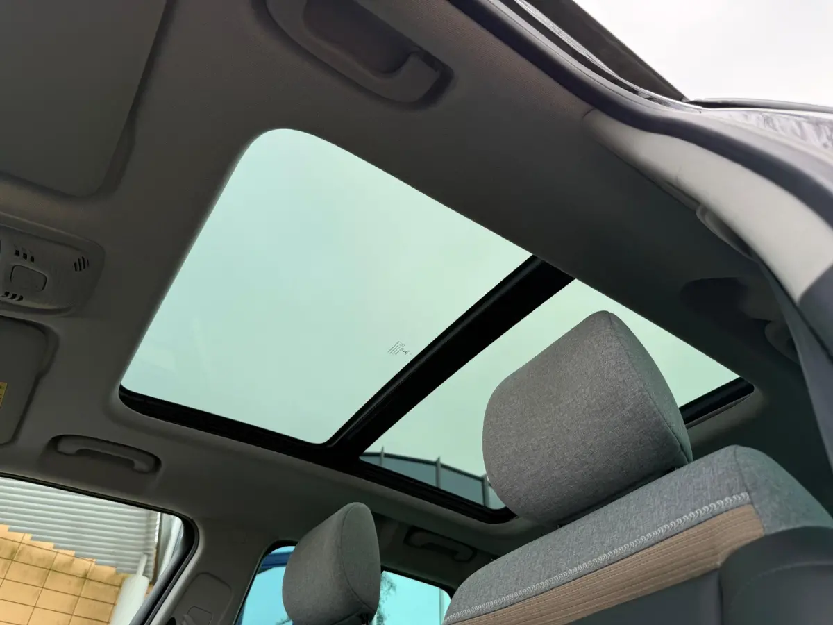 1.2 PureTech Shine 130pk Automaat - Noir Perla Nera - Panorama schuifdak/Carplay
