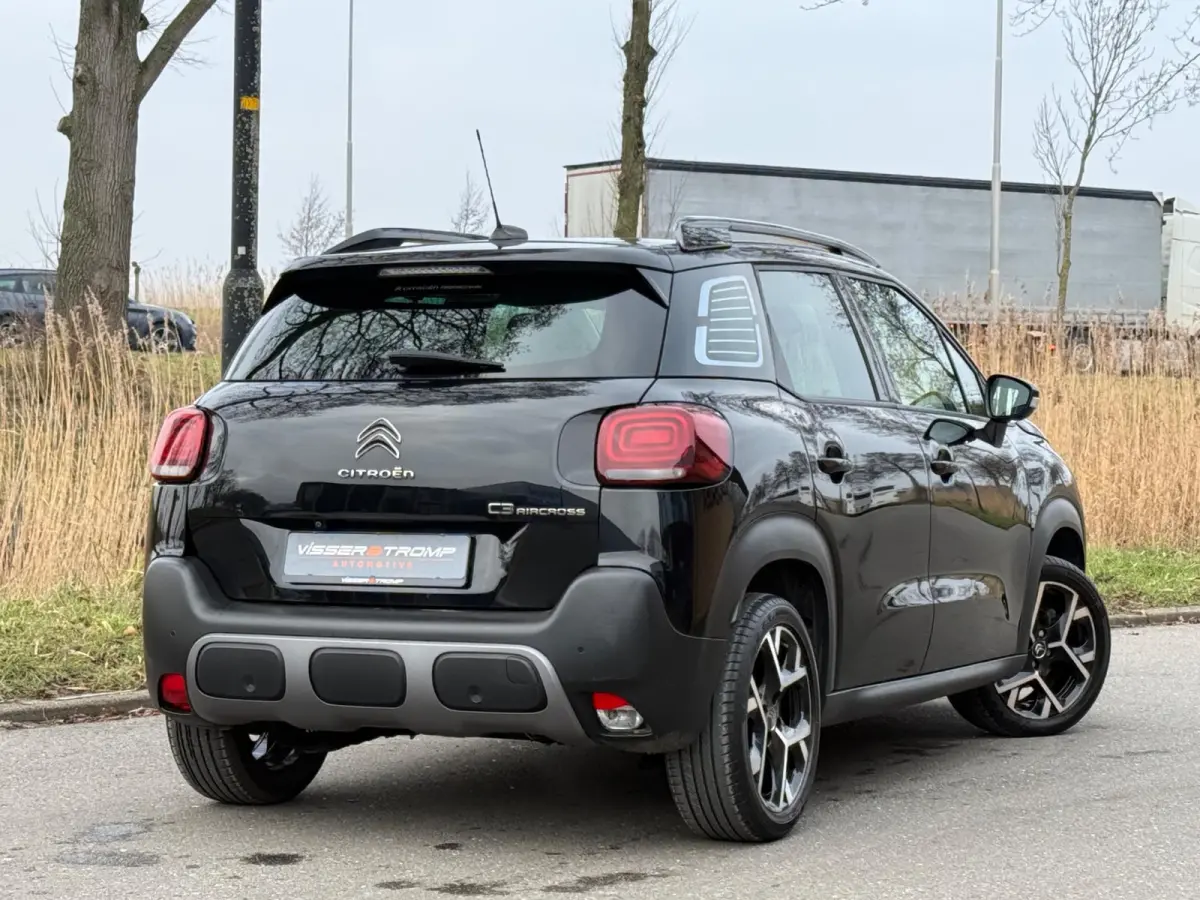 1.2 PureTech Shine 130pk Automaat - Noir Perla Nera - Panorama schuifdak/Carplay