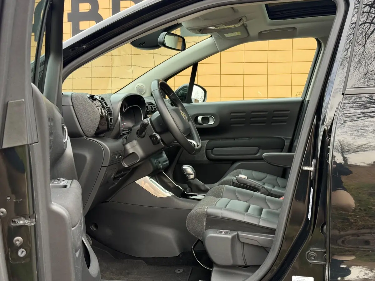 1.2 PureTech Shine 130pk Automaat - Noir Perla Nera - Panorama schuifdak/Carplay
