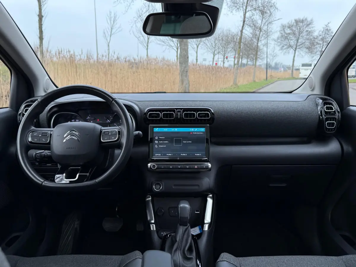 1.2 PureTech Shine 130pk Automaat - Noir Perla Nera - Panorama schuifdak/Carplay