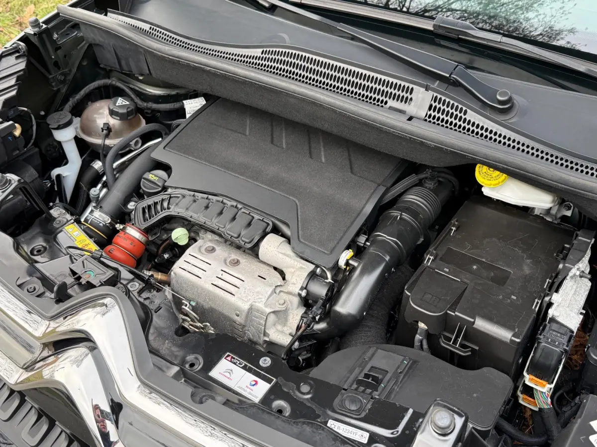 1.2 PureTech Shine 130pk Automaat - Noir Perla Nera - Panorama schuifdak/Carplay