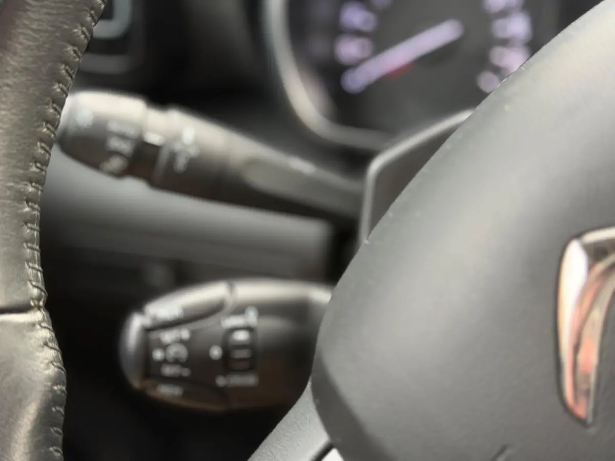 1.2 PureTech Shine 130pk Automaat - Noir Perla Nera - Panorama schuifdak/Carplay