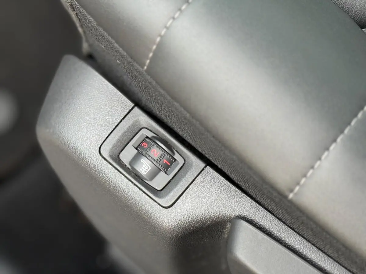 1.2 PureTech Shine 130pk Automaat - Noir Perla Nera - Panorama schuifdak/Carplay