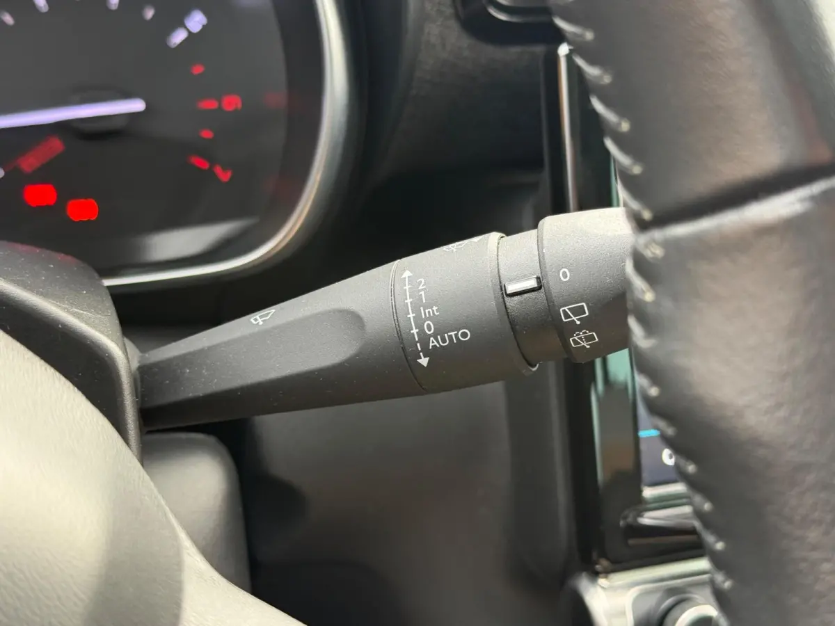 1.2 PureTech Shine 130pk Automaat - Noir Perla Nera - Panorama schuifdak/Carplay