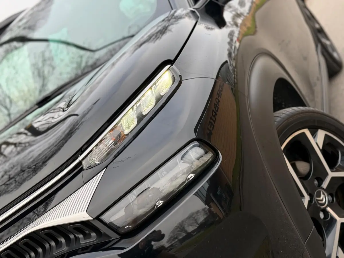 1.2 PureTech Shine 130pk Automaat - Noir Perla Nera - Panorama schuifdak/Carplay