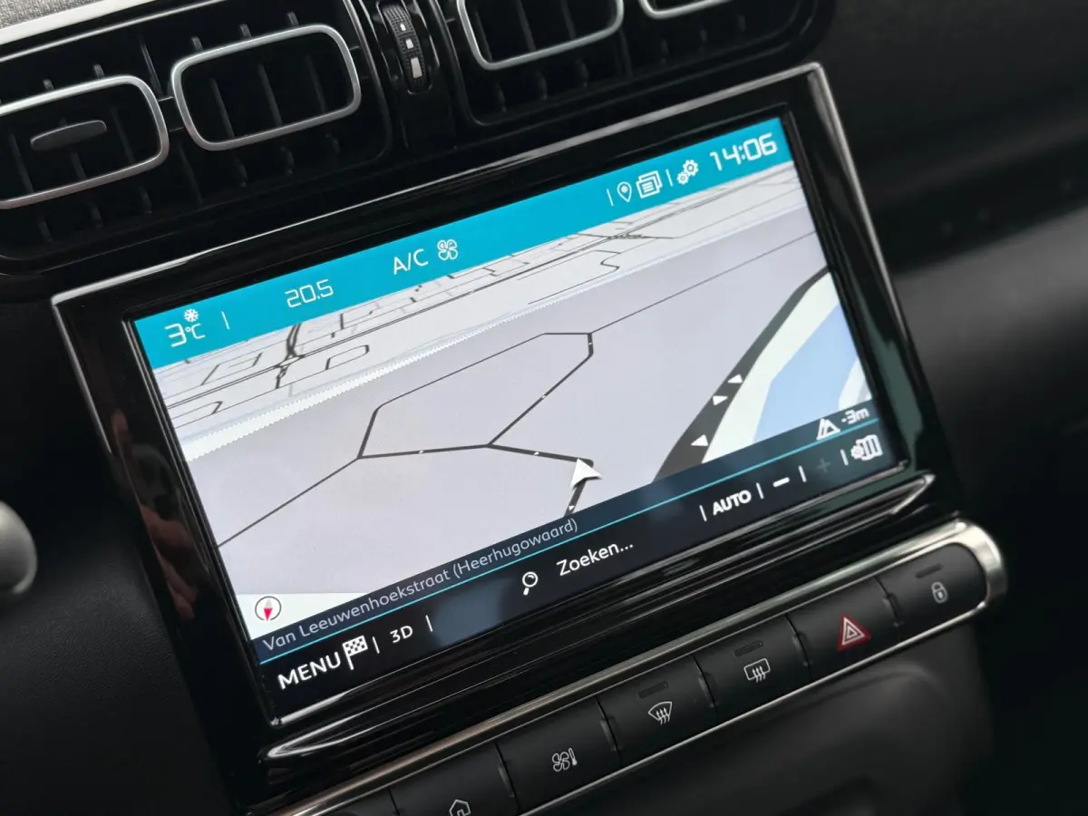 1.2 PureTech Shine 130pk Automaat - Noir Perla Nera - Panorama schuifdak/Carplay