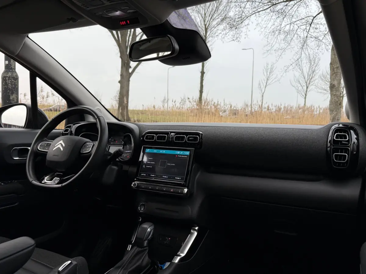 1.2 PureTech Shine 130pk Automaat - Noir Perla Nera - Panorama schuifdak/Carplay