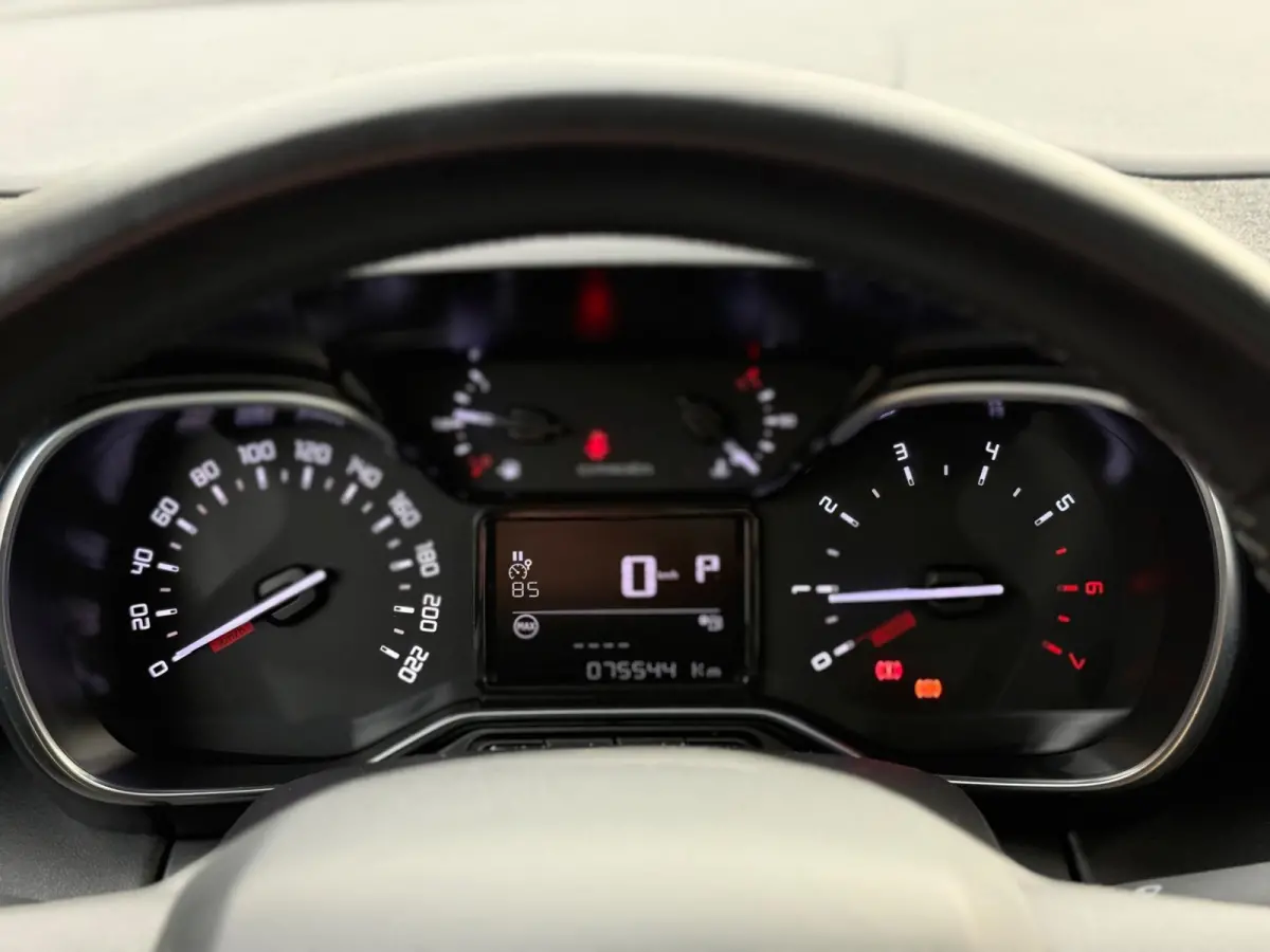 1.2 PureTech Shine 130pk Automaat - Noir Perla Nera - Panorama schuifdak/Carplay