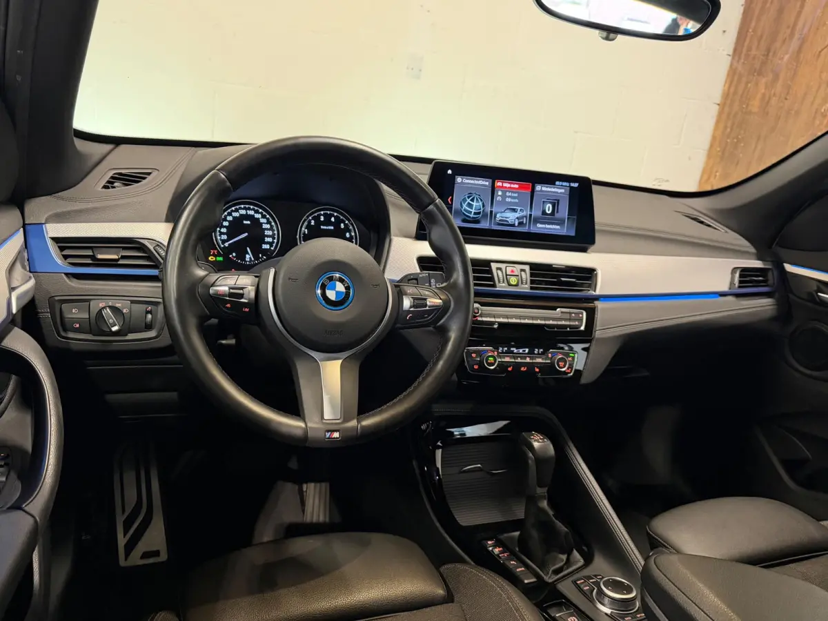 XDrive25e High Exec. M-Sport - Panorama - HuD - Camera - Keyless