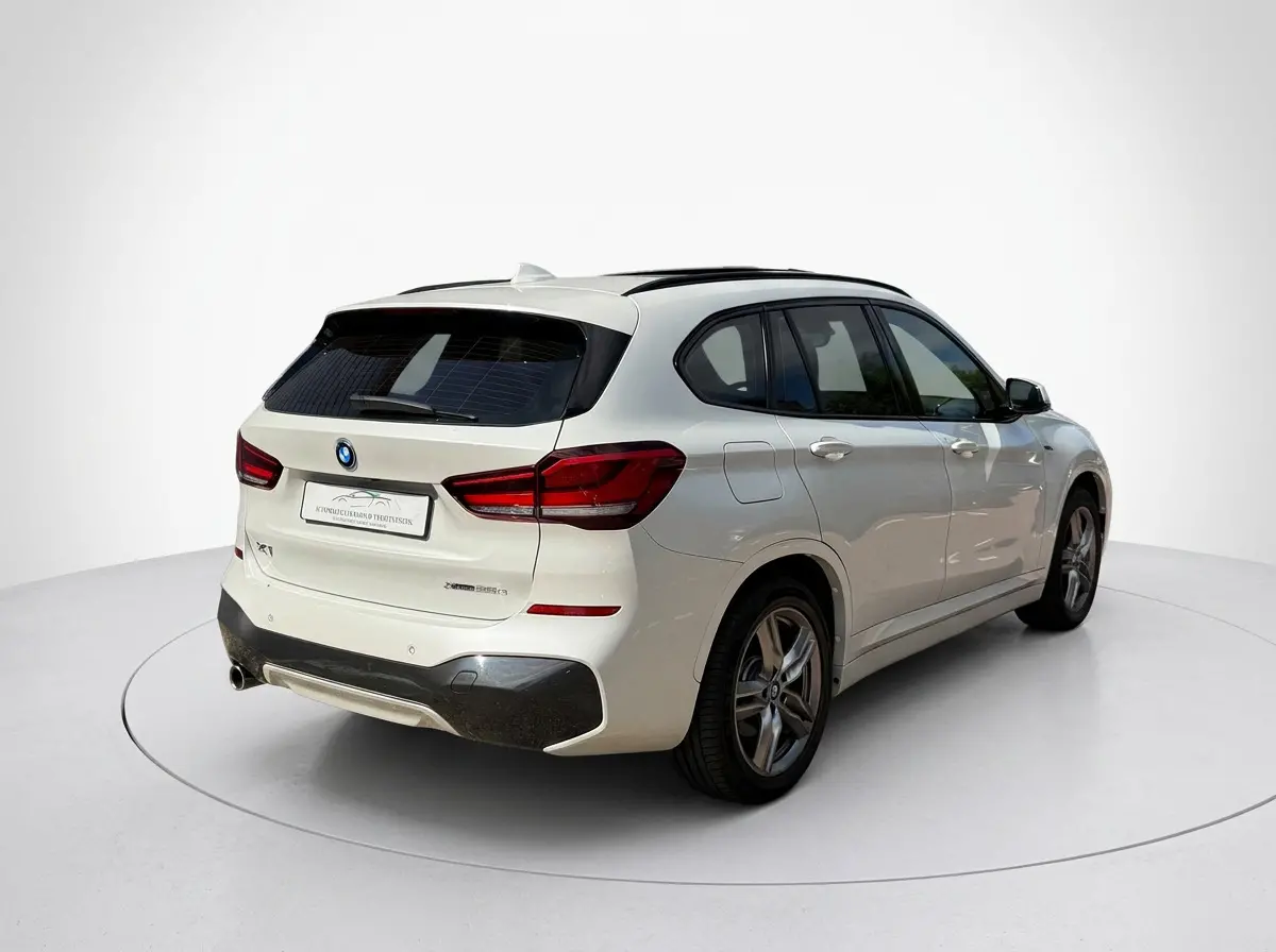 XDrive25e High Exec. M-Sport - Panorama - HuD - Camera - Keyless