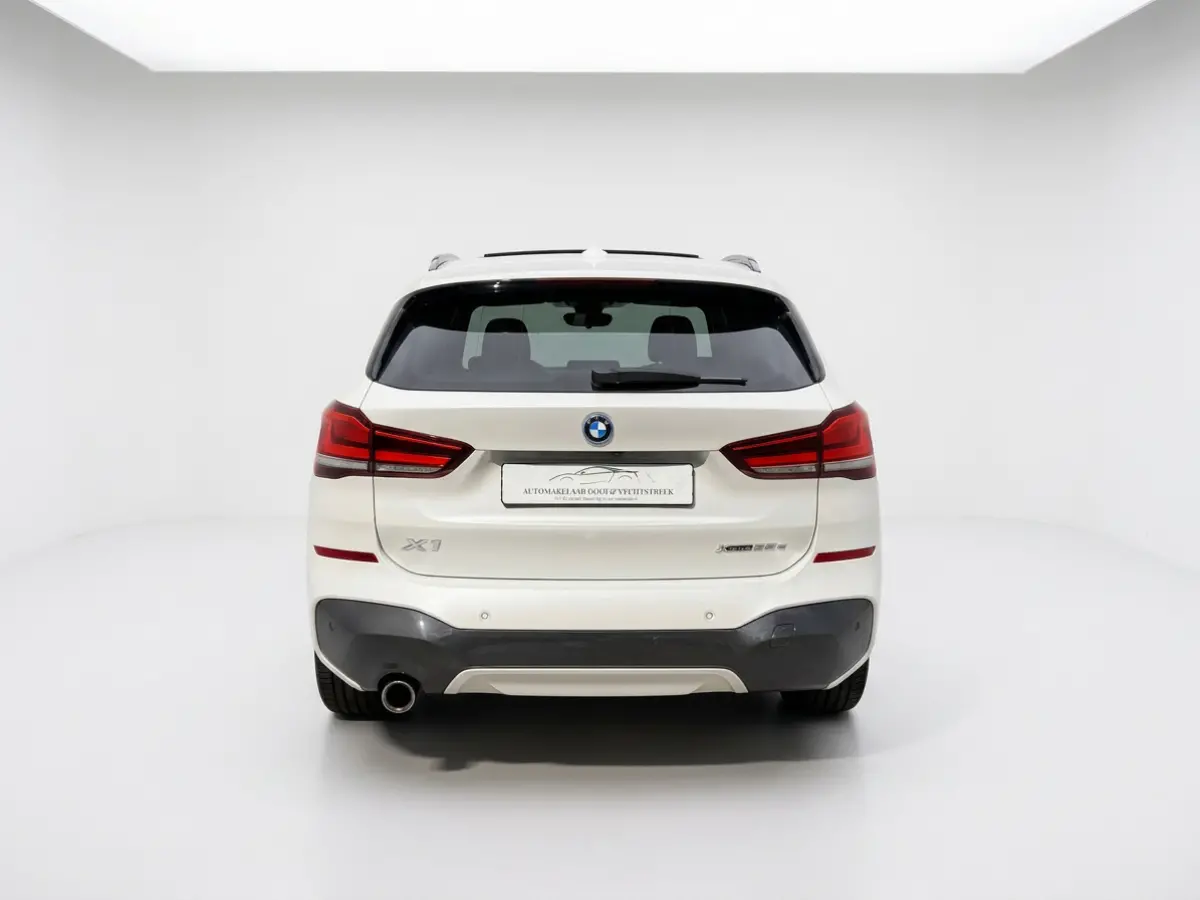 XDrive25e High Exec. M-Sport - Panorama - HuD - Camera - Keyless