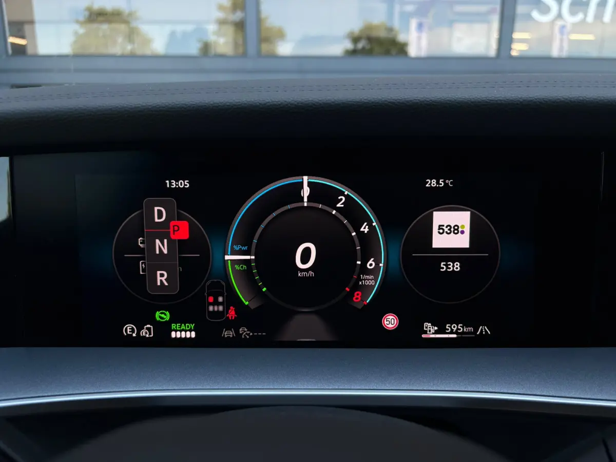R-Line Edition | Trekhaak | 'App-Connect' draadloze smartphone integratie | Automatische afstandsregeling (Adaptive Cruise Control) | Buitenspiegels elektrisch instel-, verwarm- en inklapbaa