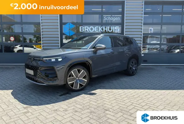 R-Line Edition | Trekhaak | 'App-Connect' draadloze smartphone integratie | Automatische afstandsregeling (Adaptive Cruise Control) | Buitenspiegels elektrisch instel-, verwarm- en inklapbaa