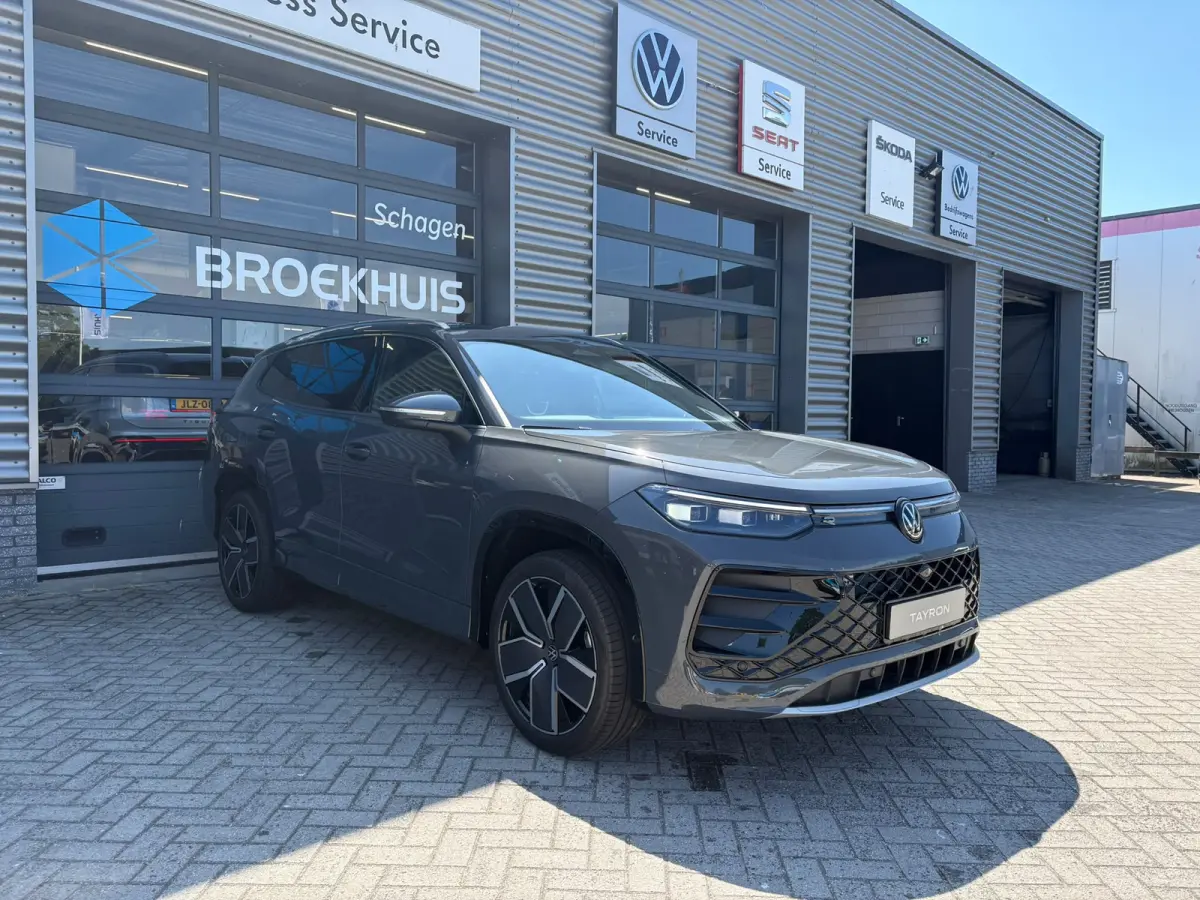 R-Line Edition | Trekhaak | 'App-Connect' draadloze smartphone integratie | Automatische afstandsregeling (Adaptive Cruise Control) | Buitenspiegels elektrisch instel-, verwarm- en inklapbaa