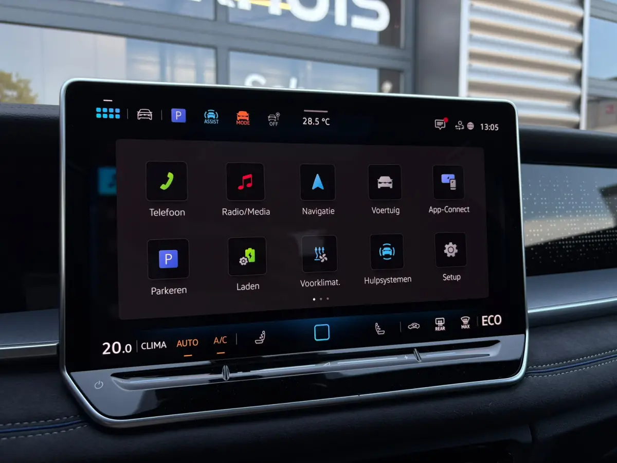 R-Line Edition | Trekhaak | 'App-Connect' draadloze smartphone integratie | Automatische afstandsregeling (Adaptive Cruise Control) | Buitenspiegels elektrisch instel-, verwarm- en inklapbaa