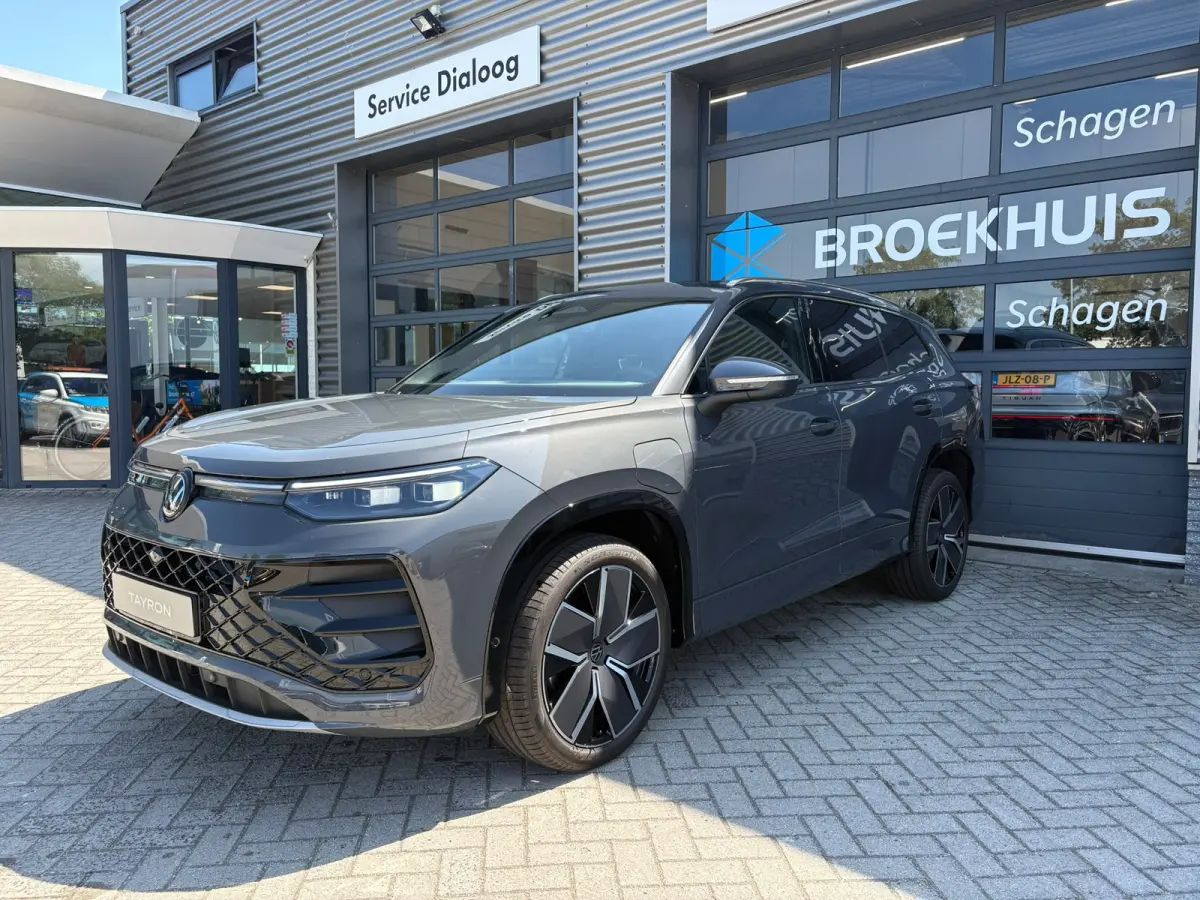 R-Line Edition | Trekhaak | 'App-Connect' draadloze smartphone integratie | Automatische afstandsregeling (Adaptive Cruise Control) | Buitenspiegels elektrisch instel-, verwarm- en inklapbaa