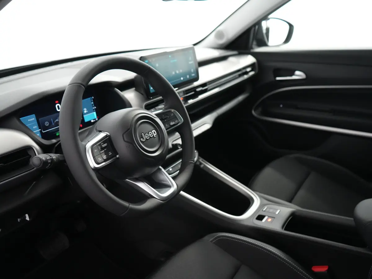 Summit | 10,25" Infotainment met draadloos Apple Carplay en Android Auto | 18" Diamond Cut lichtmetalen velgen | 360 parkeersensoren