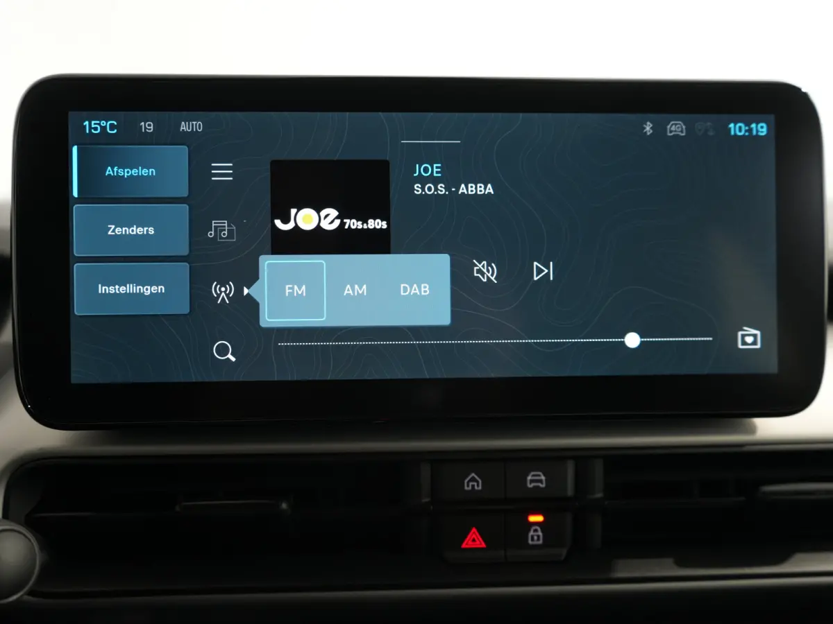 Summit | 10,25" Infotainment met draadloos Apple Carplay en Android Auto | 18" Diamond Cut lichtmetalen velgen | 360 parkeersensoren