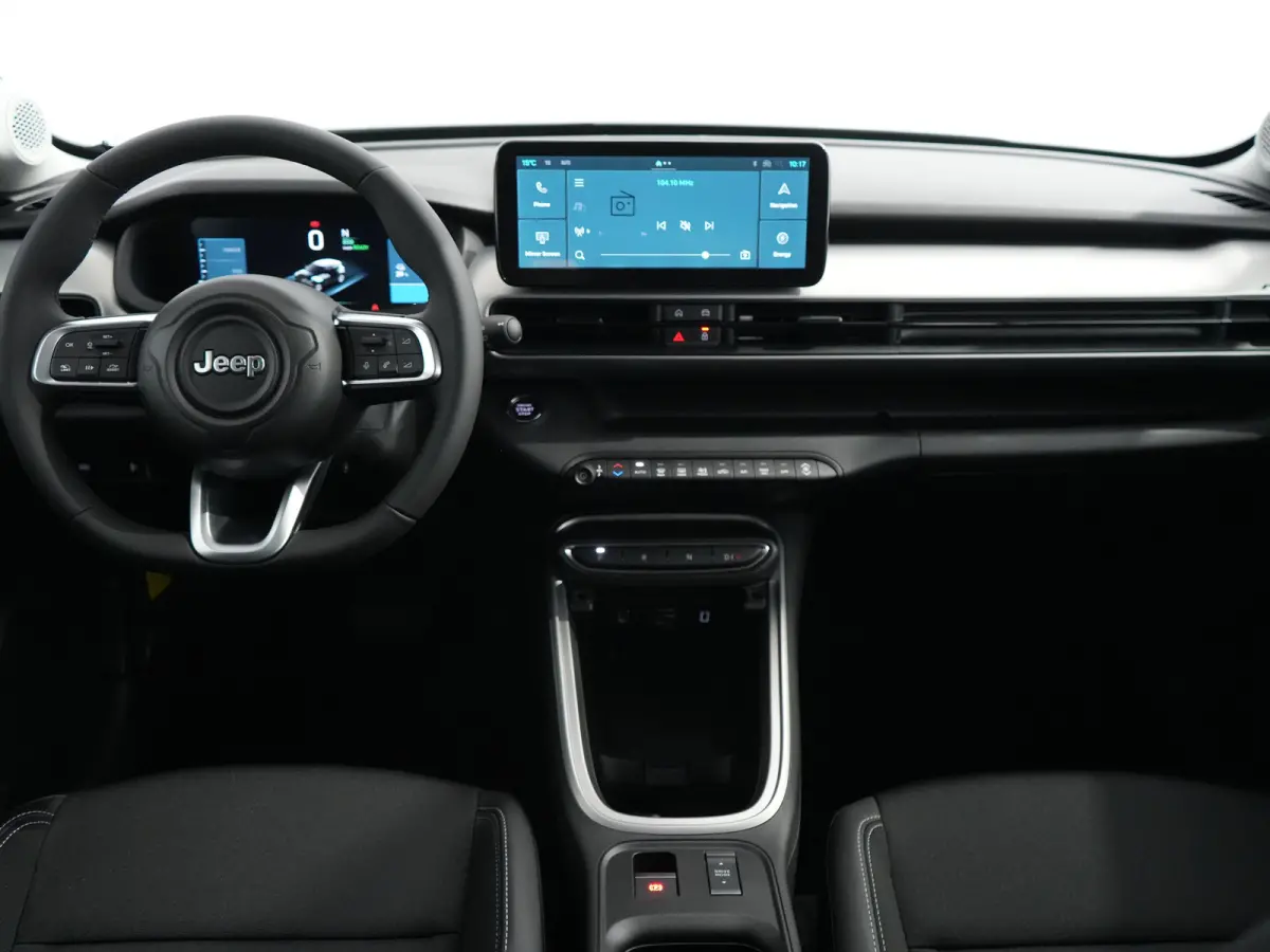 Summit | 10,25" Infotainment met draadloos Apple Carplay en Android Auto | 18" Diamond Cut lichtmetalen velgen | 360 parkeersensoren