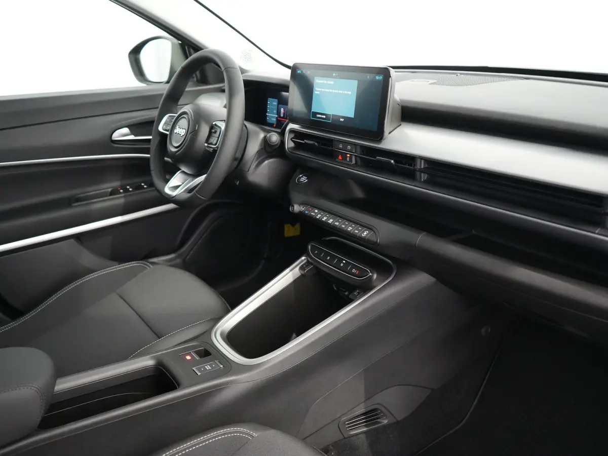 Summit | 10,25" Infotainment met draadloos Apple Carplay en Android Auto | 18" Diamond Cut lichtmetalen velgen | 360 parkeersensoren